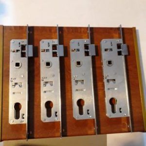 Broasca pvc simpla de 20, 25, 30, 35mm cu 85mm(ideal ar fi sa veniti si cu broasca defecta) in Otopeni bucuresti.