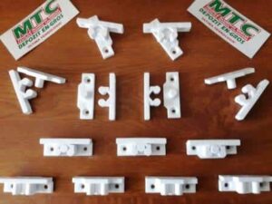 Clips de închidere pentru plasă țânțari, disponibil în alb, maro și gri antracit, pentru fixare sigură pe ferestre și uși